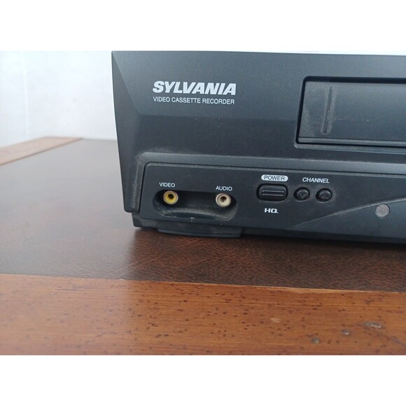 Sylvania 6240VE VCR/ VHS Player/ Video Cassette Recorder DA-4 Head No Remote - Picture 4 of 9